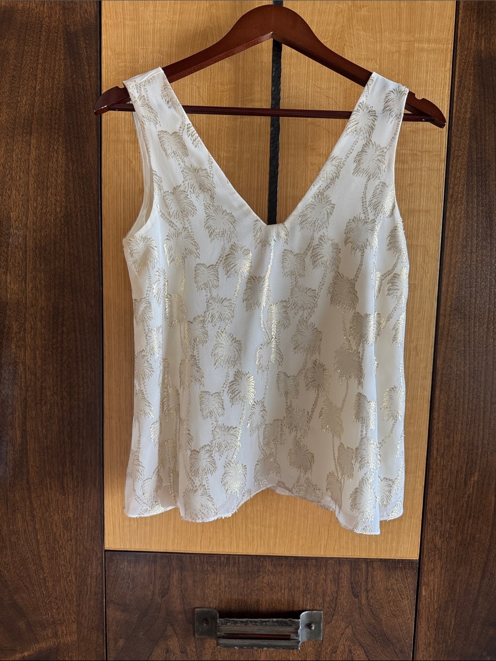 Lilly Pulitzer Ivory Sleeveless V-Neck Tank with Gold Accent. Worn twice!